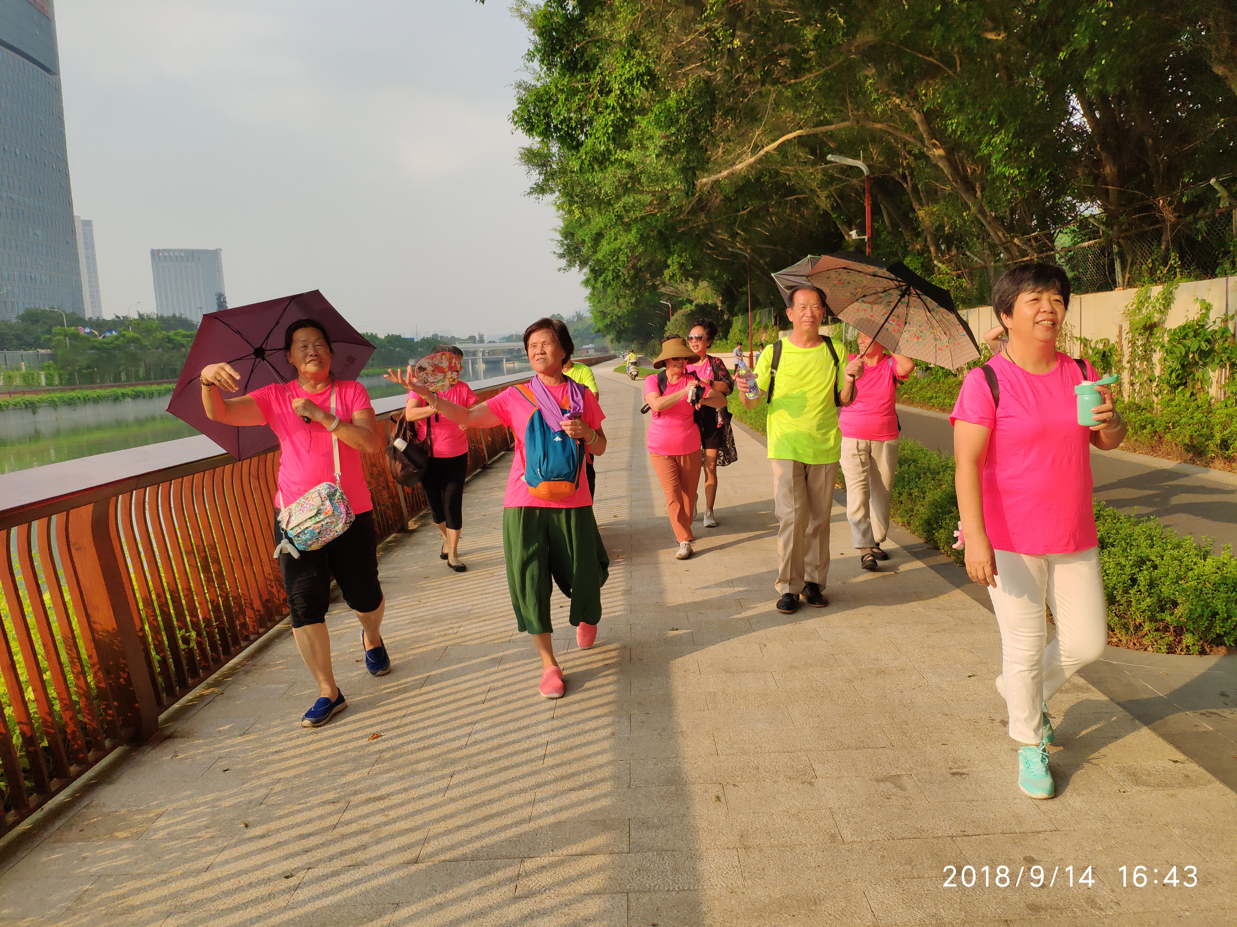 锻炼身体，保护环境  —大冲社区行走大沙河活动