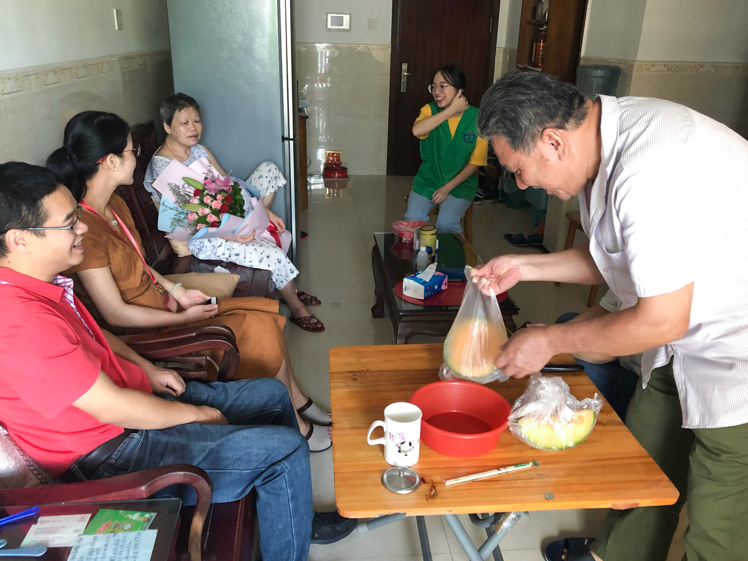 "情暖肾友心·中秋送祝福"暨盐田区人民医院(集团)血液净化科第三季度肾友生日会