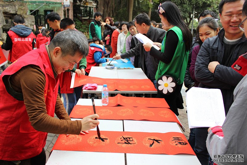 【社区】迎新春 翠湖社区老兵送祝福